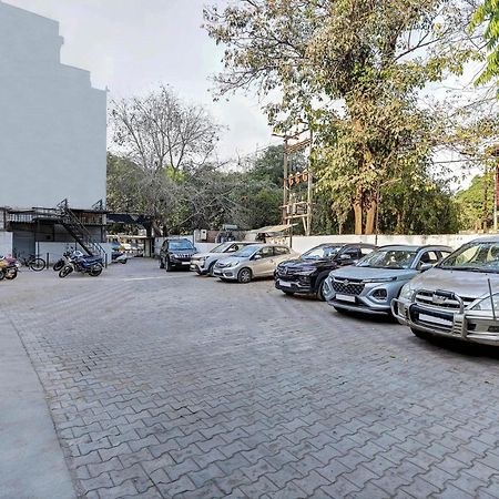Treebo Rvg Hotel Vadodara Exterior photo