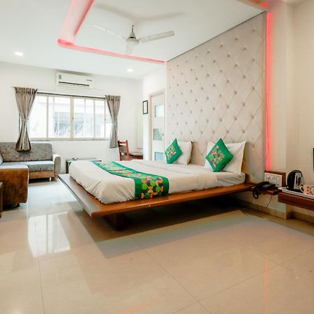 Treebo Rvg Hotel Vadodara Exterior photo