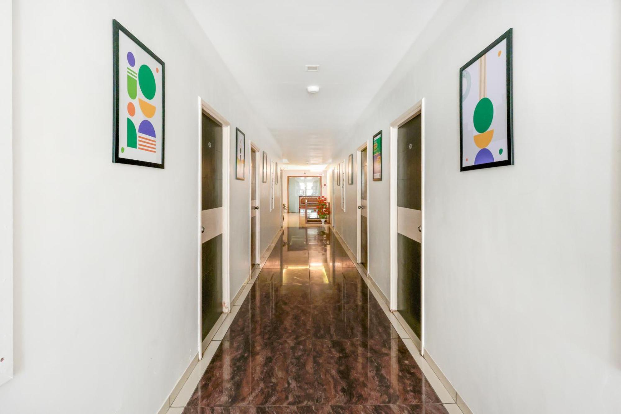 Treebo Rvg Hotel Vadodara Exterior photo