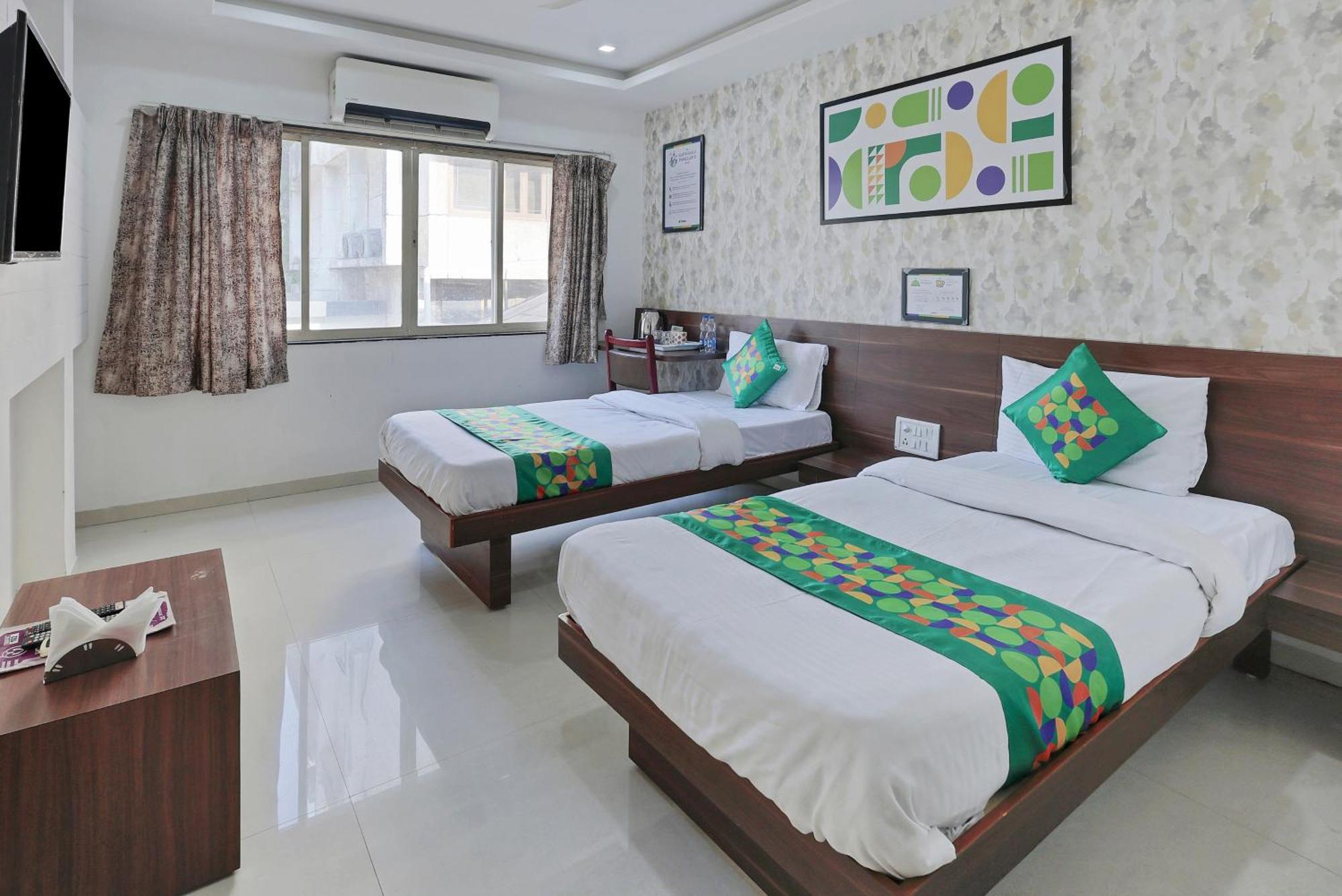 Treebo Rvg Hotel Vadodara Exterior photo