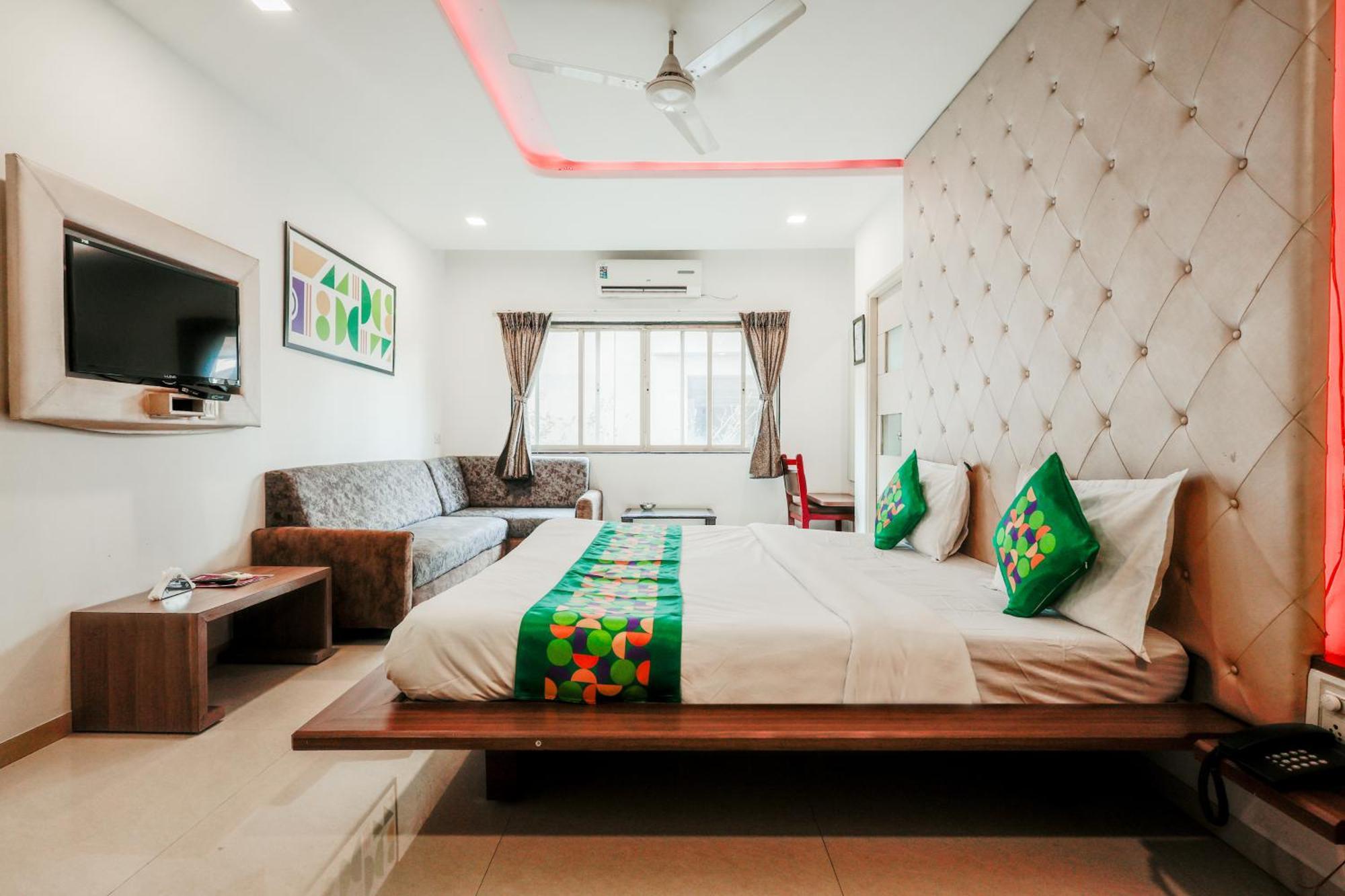 Treebo Rvg Hotel Vadodara Exterior photo