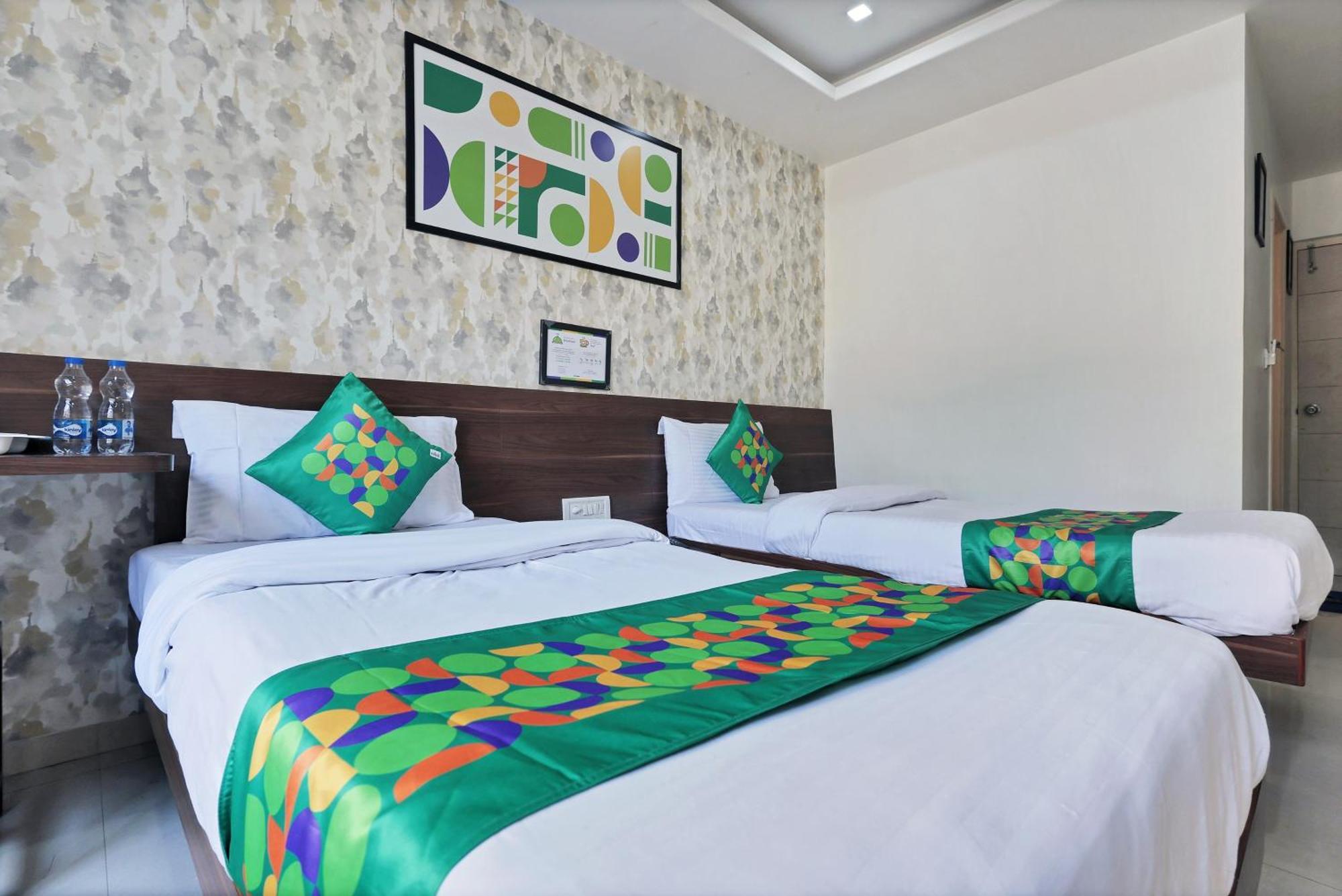 Treebo Rvg Hotel Vadodara Exterior photo