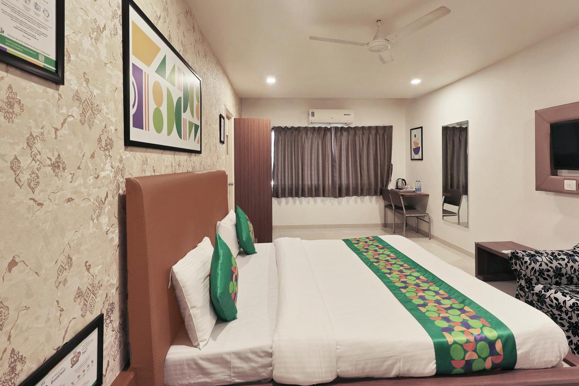 Treebo Rvg Hotel Vadodara Exterior photo